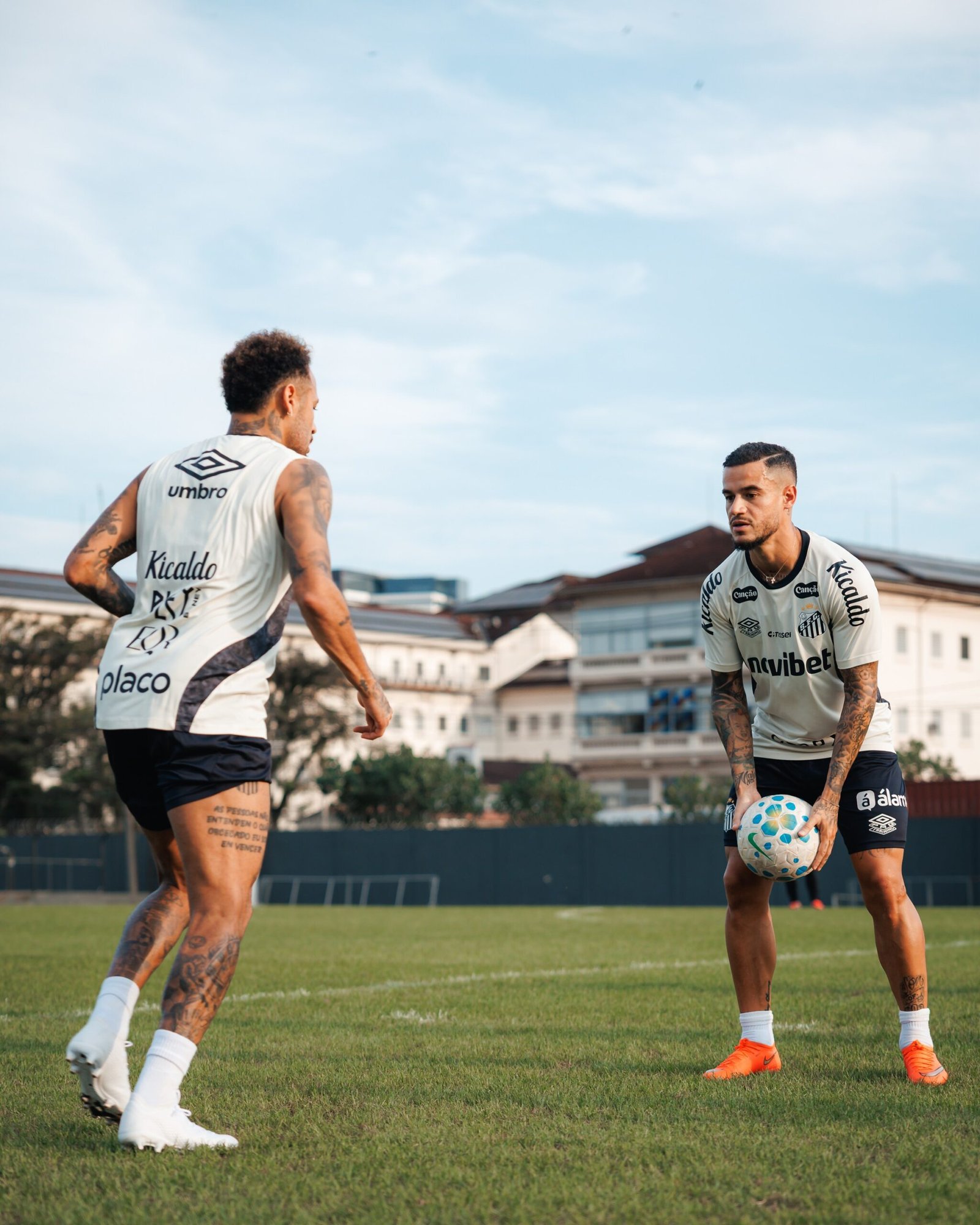 “Voltar a sorrir como Neymar sorriu”: os planos do Santos para Philippe Coutinho