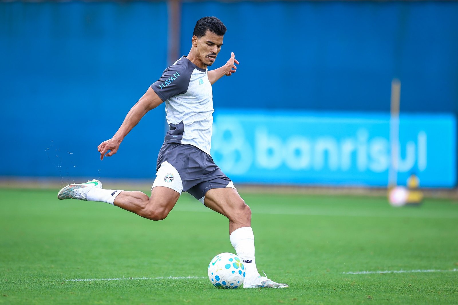 Grêmio finaliza preparação para jogo-treino, e Renato testa nova formação