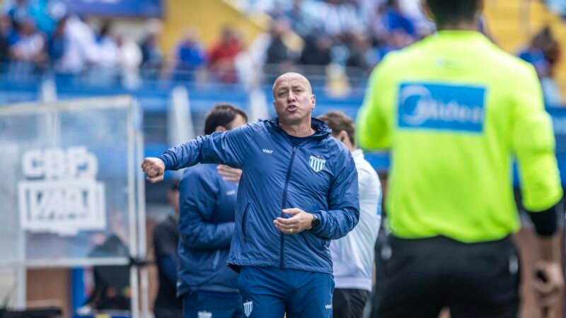 FCF aponta erros de arbitragem em jogos de Avaí e Brusque no Brasileiro