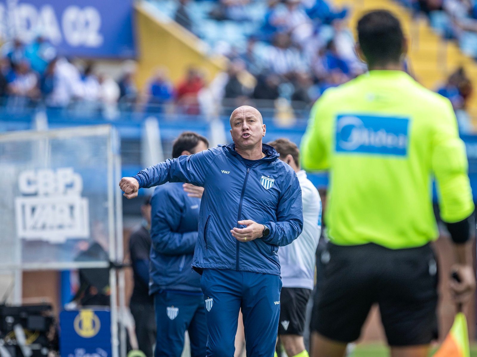 FCF aponta erros de arbitragem em jogos de Avaí e Brusque no Brasileiro