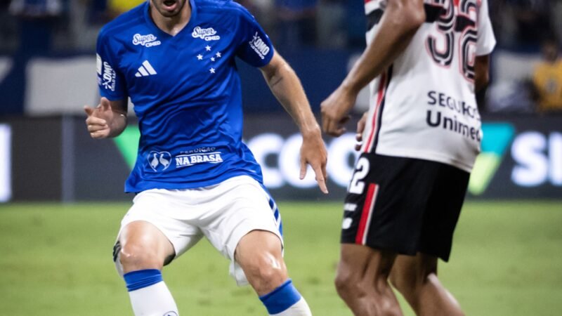 Após passagens sem brilho por Flamengo e River, Viña estreia no Cruzeiro e desconversa sobre futuro