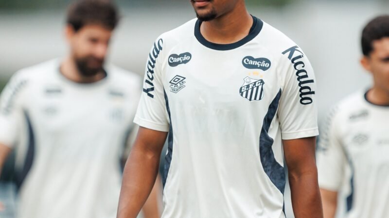 Desfalque de Arão agrava os problemas de Cuca na defesa do Santos