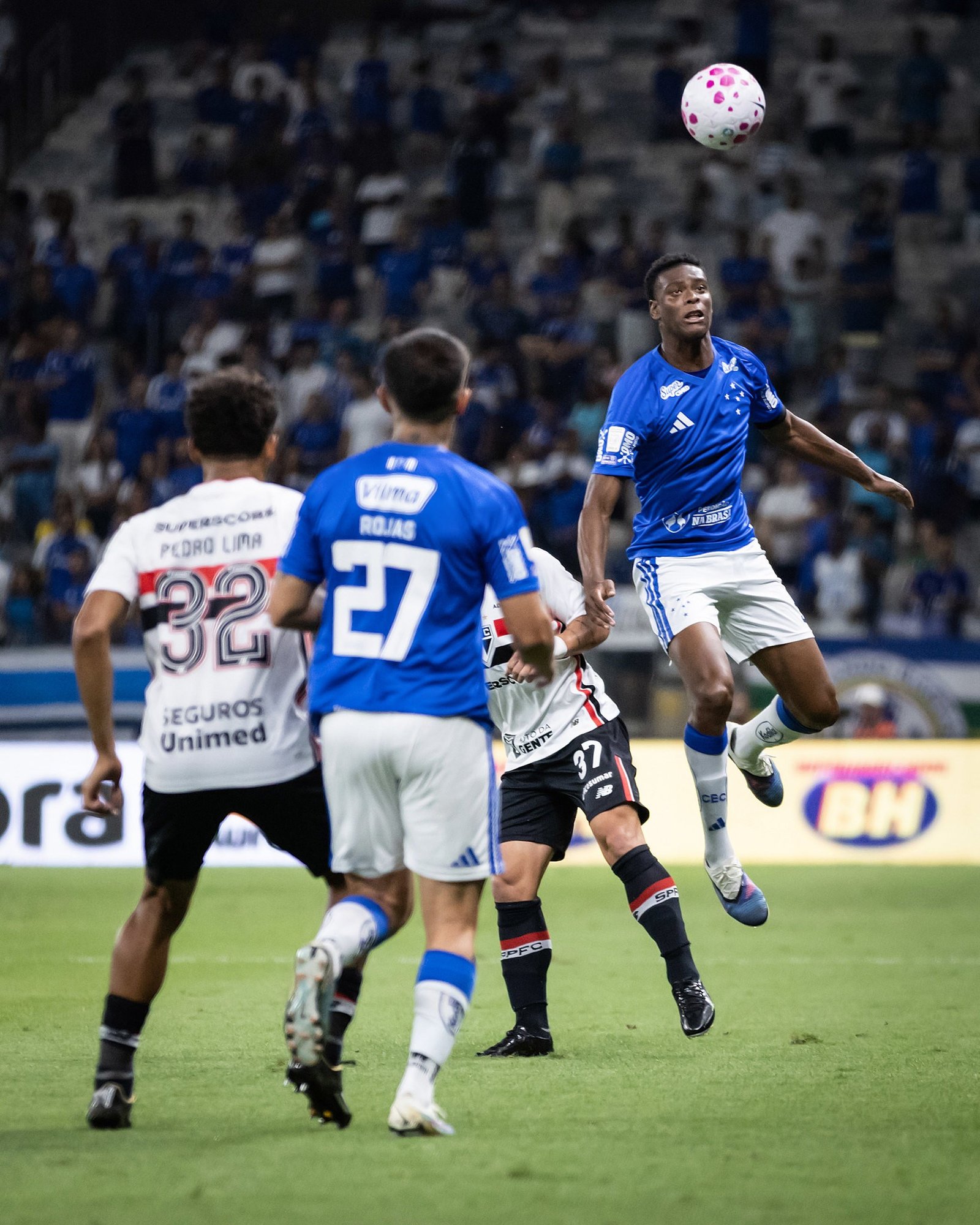 Cruzeiro quebra longa sequência negativa na defesa e pode terminar rodada no G-4 pela primeira vez