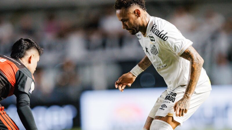 Neymar brinca com torcedor do Flamengo no CT do Santos: “No fundo, eu sou Mengão”