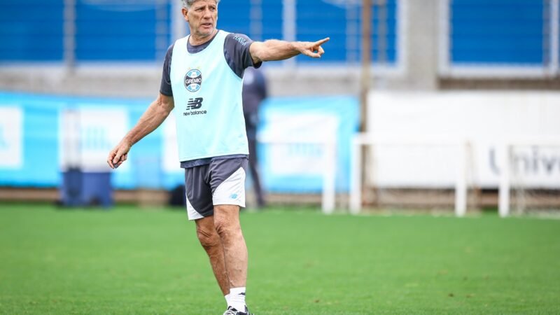 Renato encara Gre-Nal com peso de ser o salvador do Grêmio contra o rebaixamento