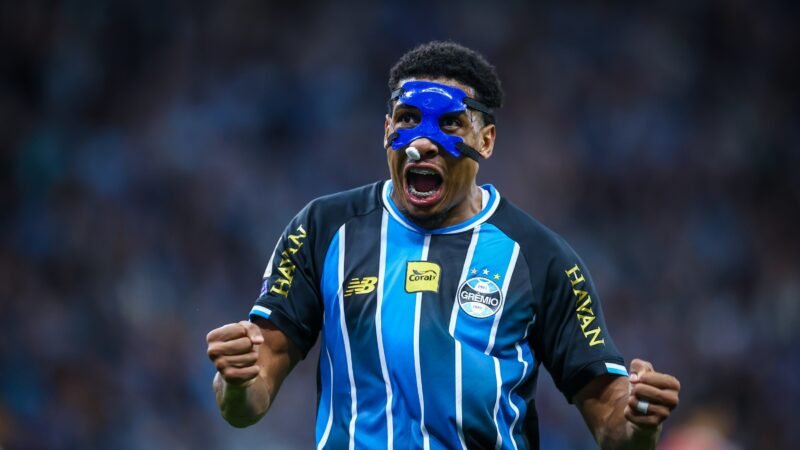 Suspenso, Wallace passará por cirurgia no nariz e desfalca o Grêmio contra o Cruzeiro