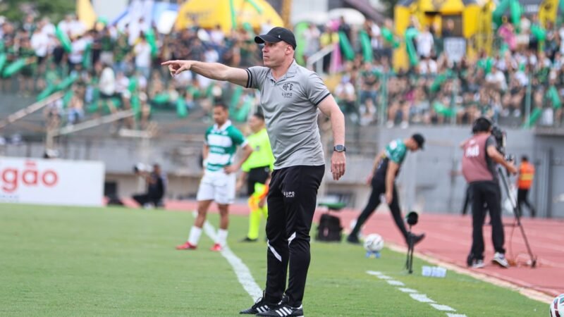 Corrêa elogia mental da Ferroviária após empate no fim na ida da final da Série C