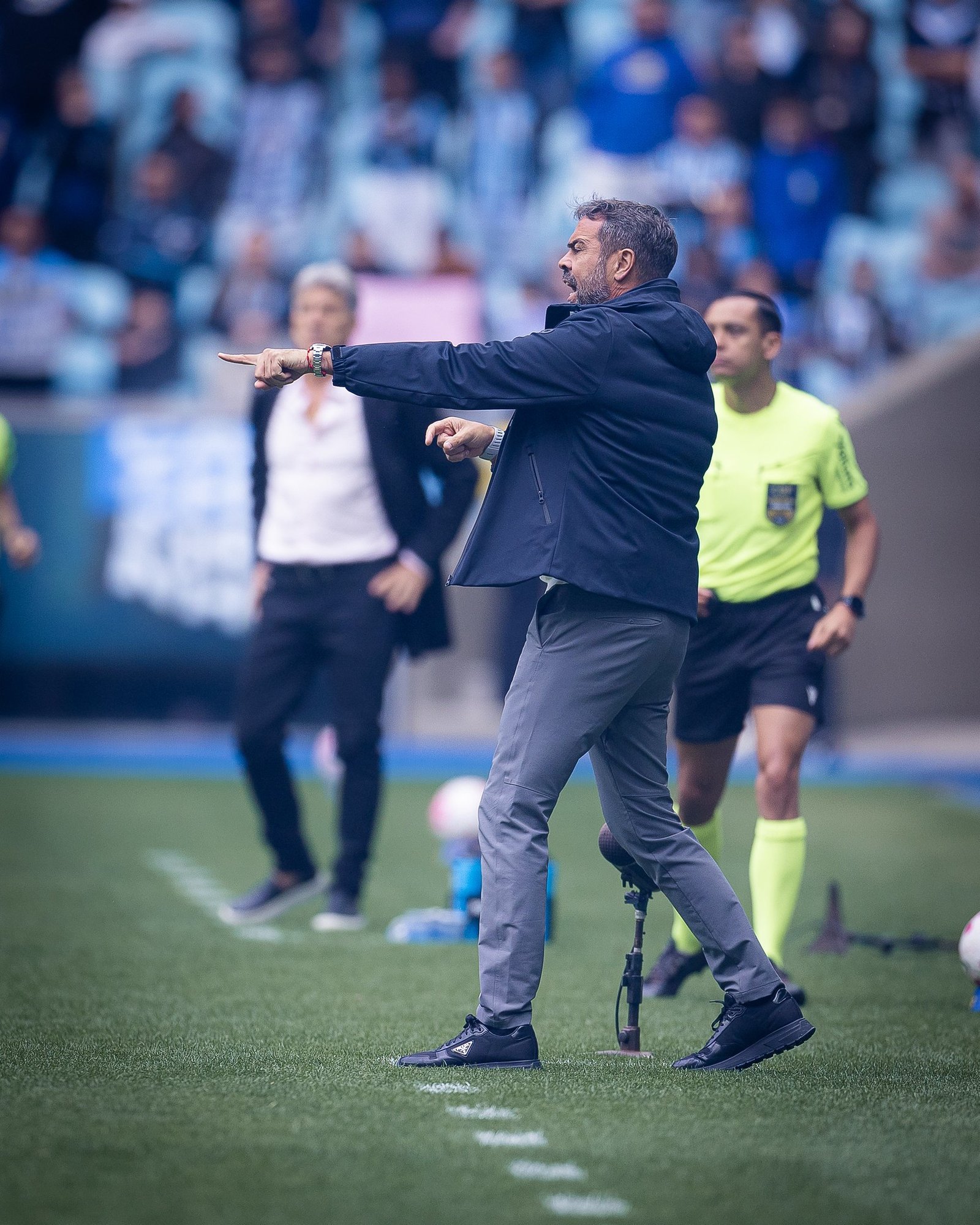 Artur Jorge revela o que mudou no Cruzeiro e se rende a atacante