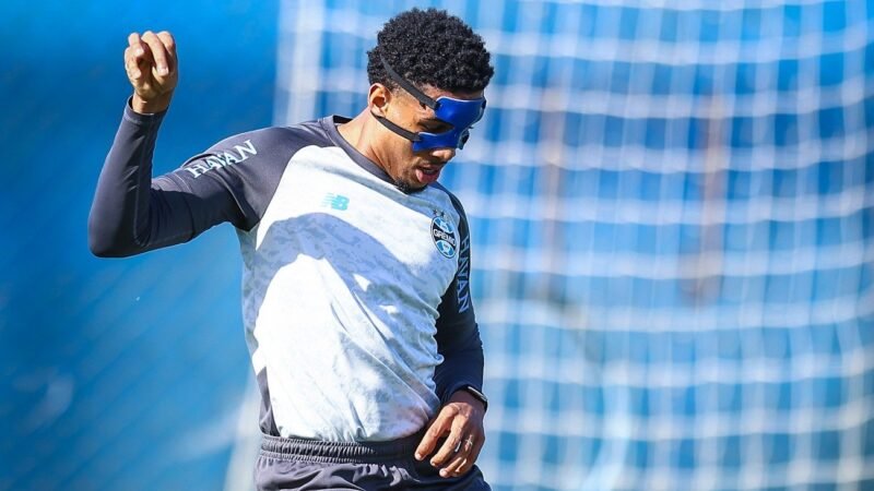 Wallace volta a treinar e reforça o Grêmio contra o Coritiba