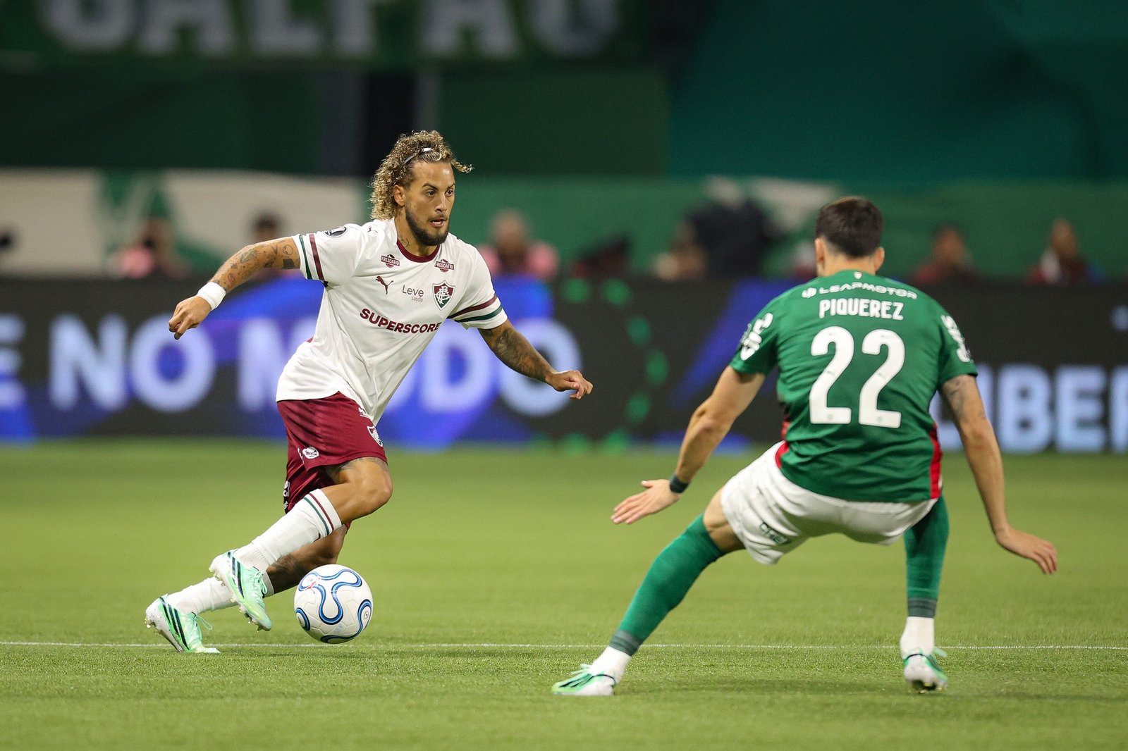 Guga alcança ano com mais jogos pelo Fluminense e se salva em instabilidade