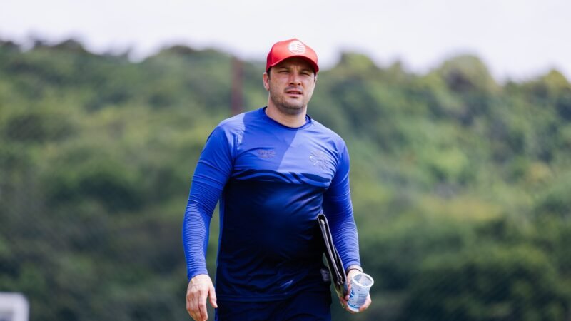 Bruno Pivetti completa um mês no Náutico com desempenho abaixo e sob pressão por permanência