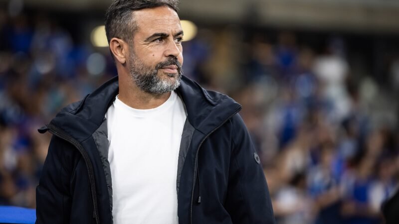 Artur Jorge vê noite do Cruzeiro sem inspiração e comenta vaias da torcida para Gerson