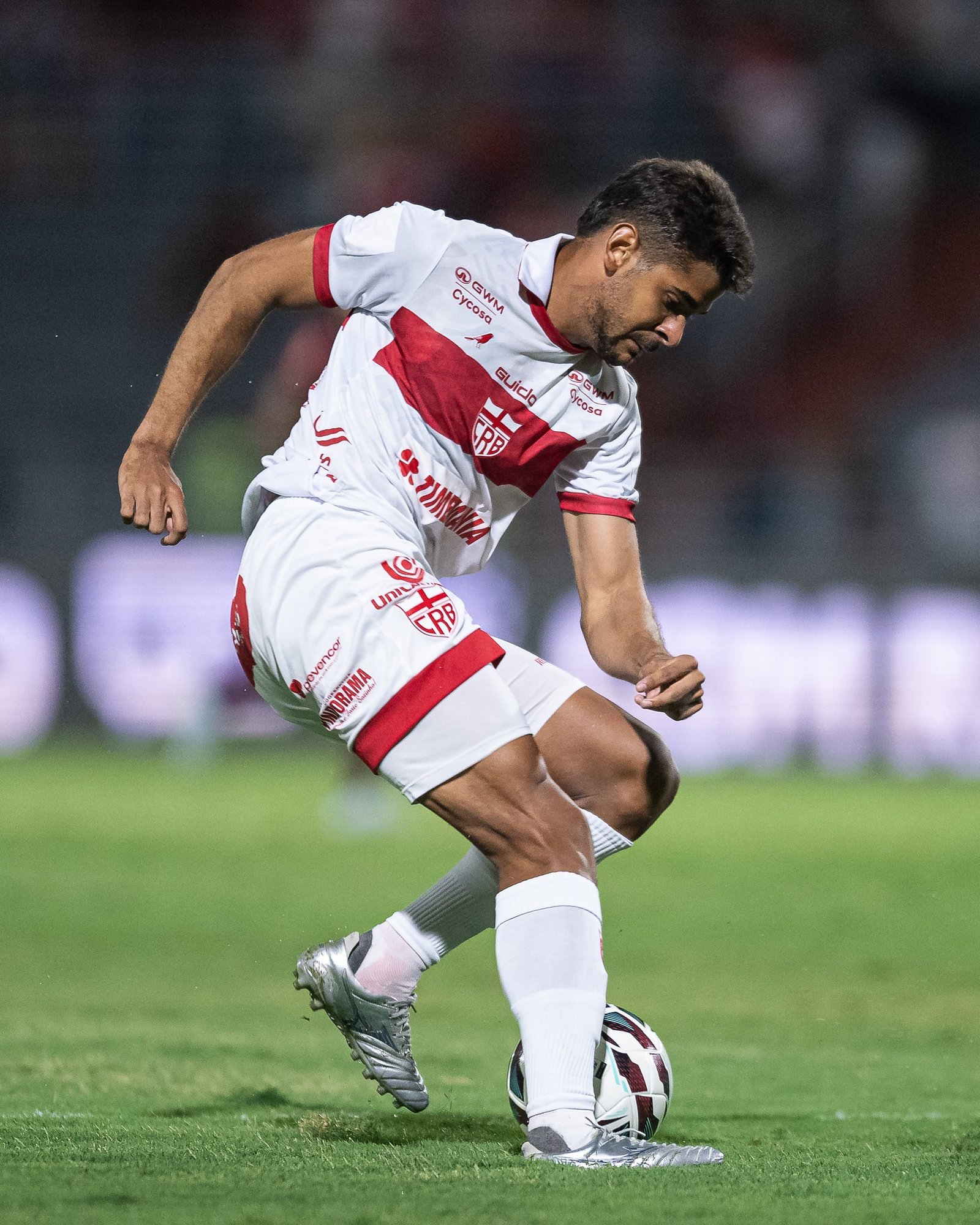 João Neto comemora chance como titular do CRB e projeta duelo contra o Goiás