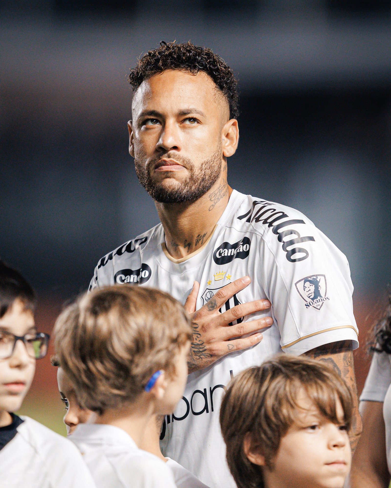 Desfalque mais uma vez, Neymar joga um a cada quatro clássicos em retorno ao Santos