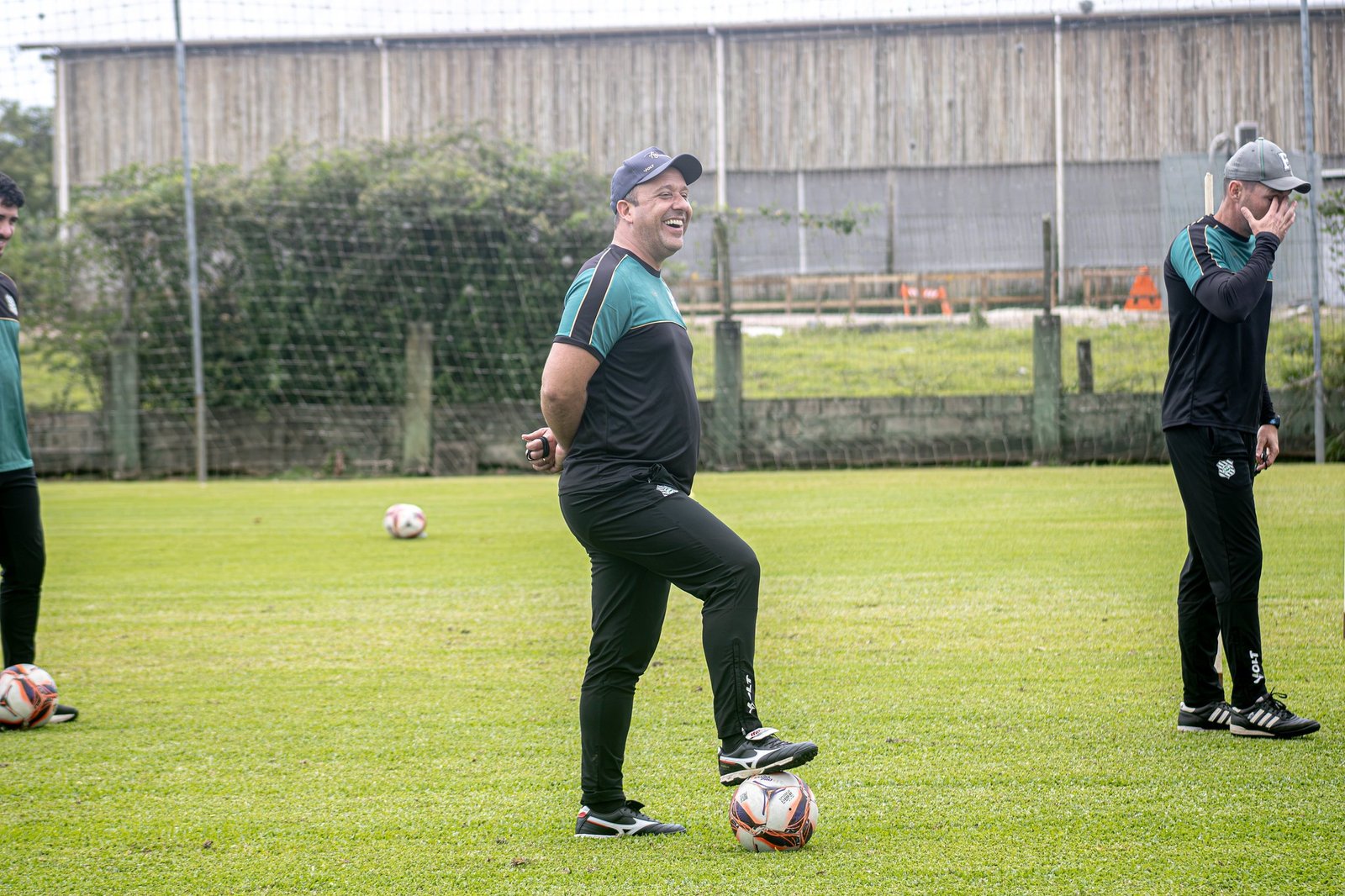 Raul Cabral conversa com atletas para evitar novas saídas do Figueirense