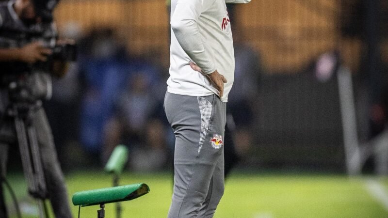 Mancini destaca equilíbrio do Bragantino contra Chapecoense e elogia Wallace Yan