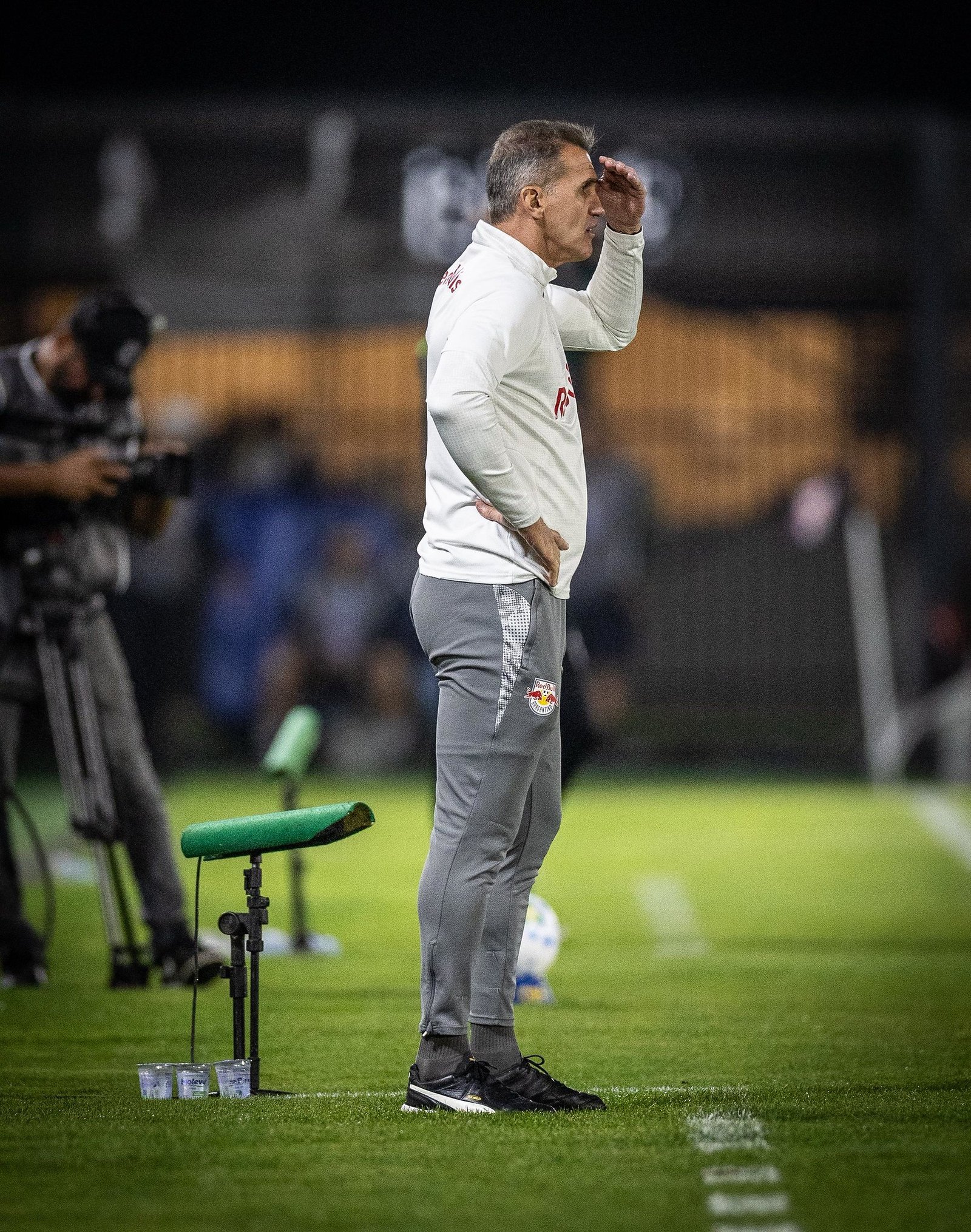 Mancini destaca equilíbrio do Bragantino contra Chapecoense e elogia Wallace Yan