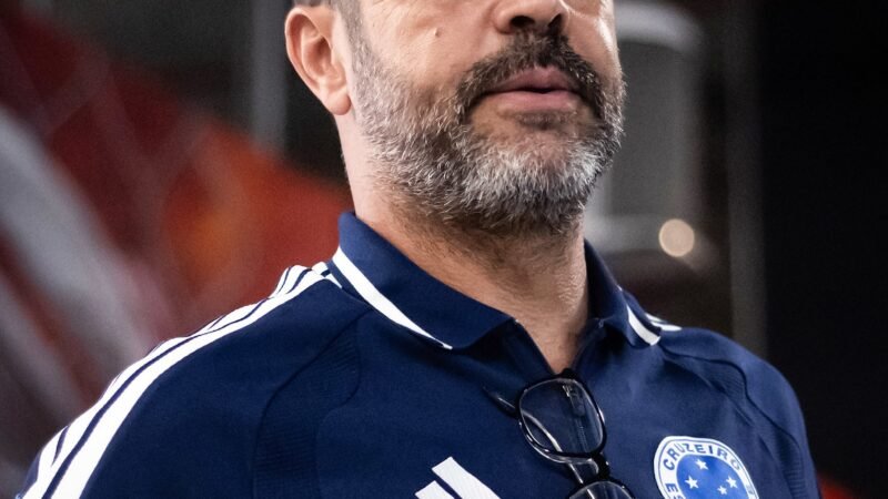 Artur Jorge celebra Cruzeiro ter apenas um convocado para a Seleção; dupla estava em pré-lista