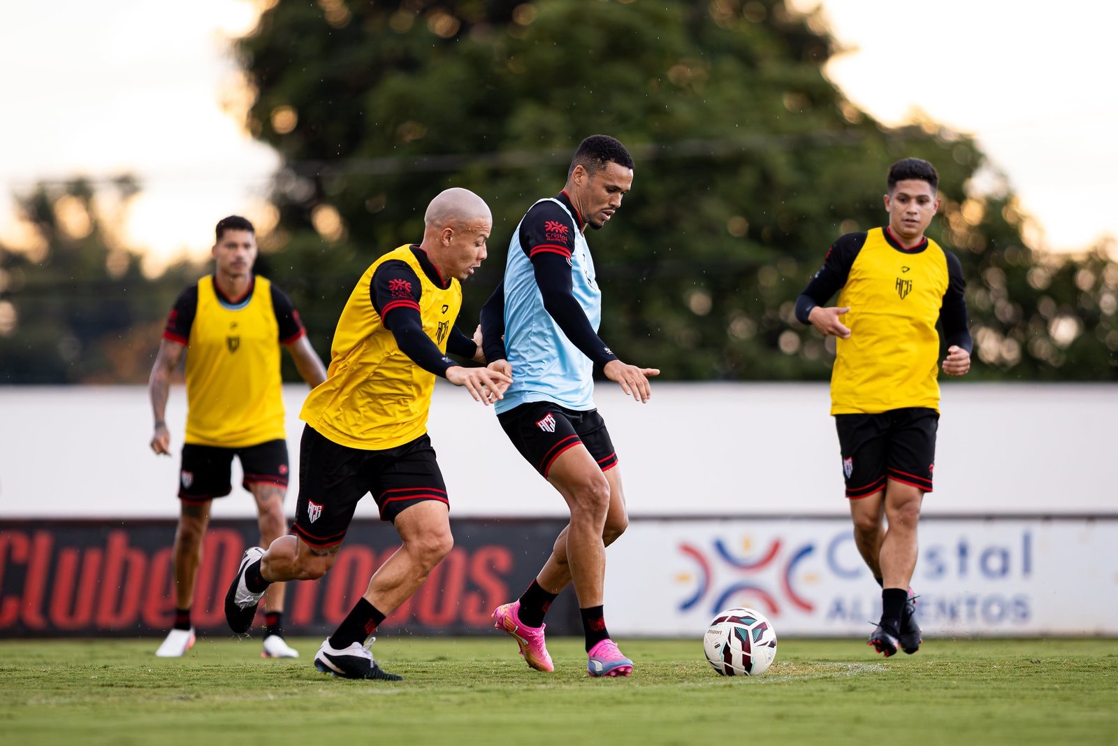 Escalação do Atlético-GO: Cristiano e Henrique Freitas devem ser as novidades na equipe