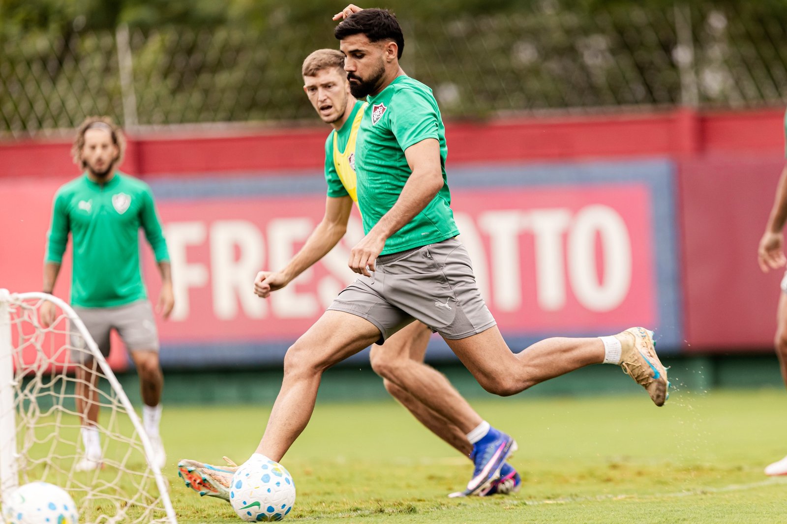 Fluminense terá mais um desfalque na defesa para enfrentar o Vitória