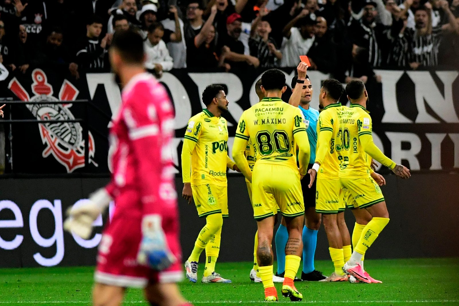 Corinthians x Mirassol: PC de Oliveira concorda com VAR na expulsão de Bruno Santos; vídeo