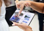 Fila de espera e reparo salgado: os prós e contras do 1º iPhone dobrável