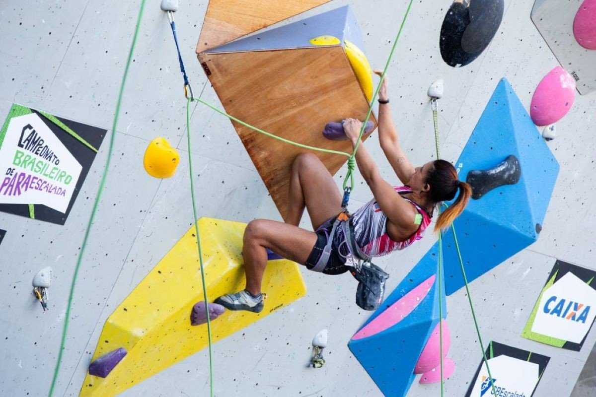 Lívea Pereira disputa etapa do Mundial de paraescalada na Coreia do Sul