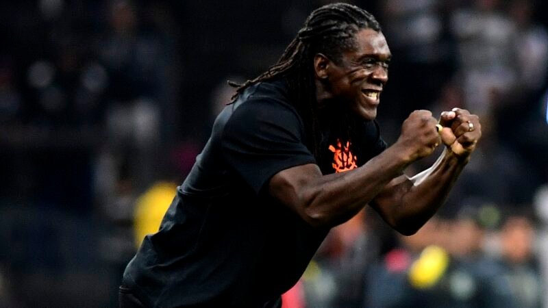 Seedorf celebra vitória do Corinthians, mas faz alerta: “A gente sabe que não acabou aqui”
