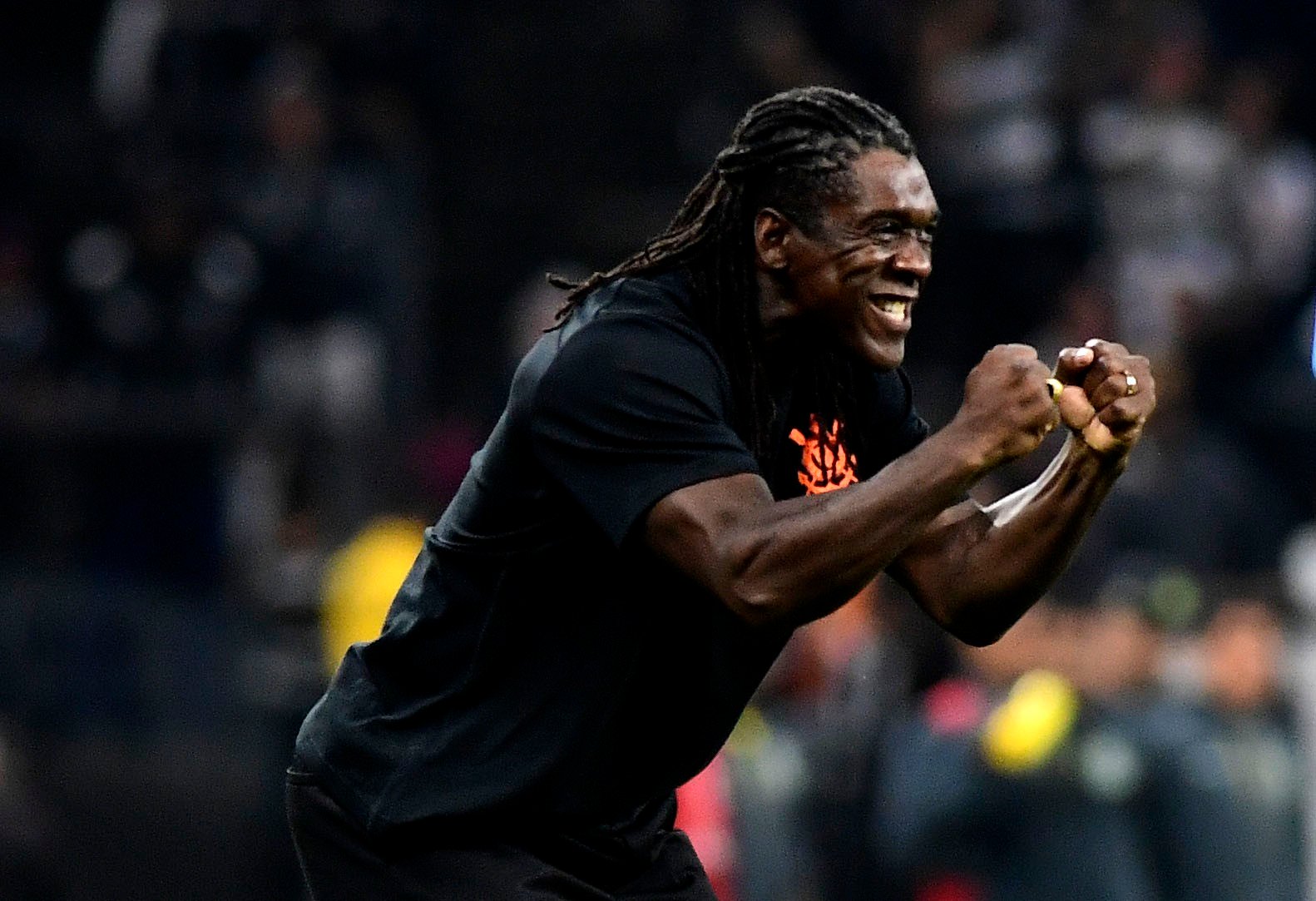 Seedorf celebra vitória do Corinthians, mas faz alerta: “A gente sabe que não acabou aqui”