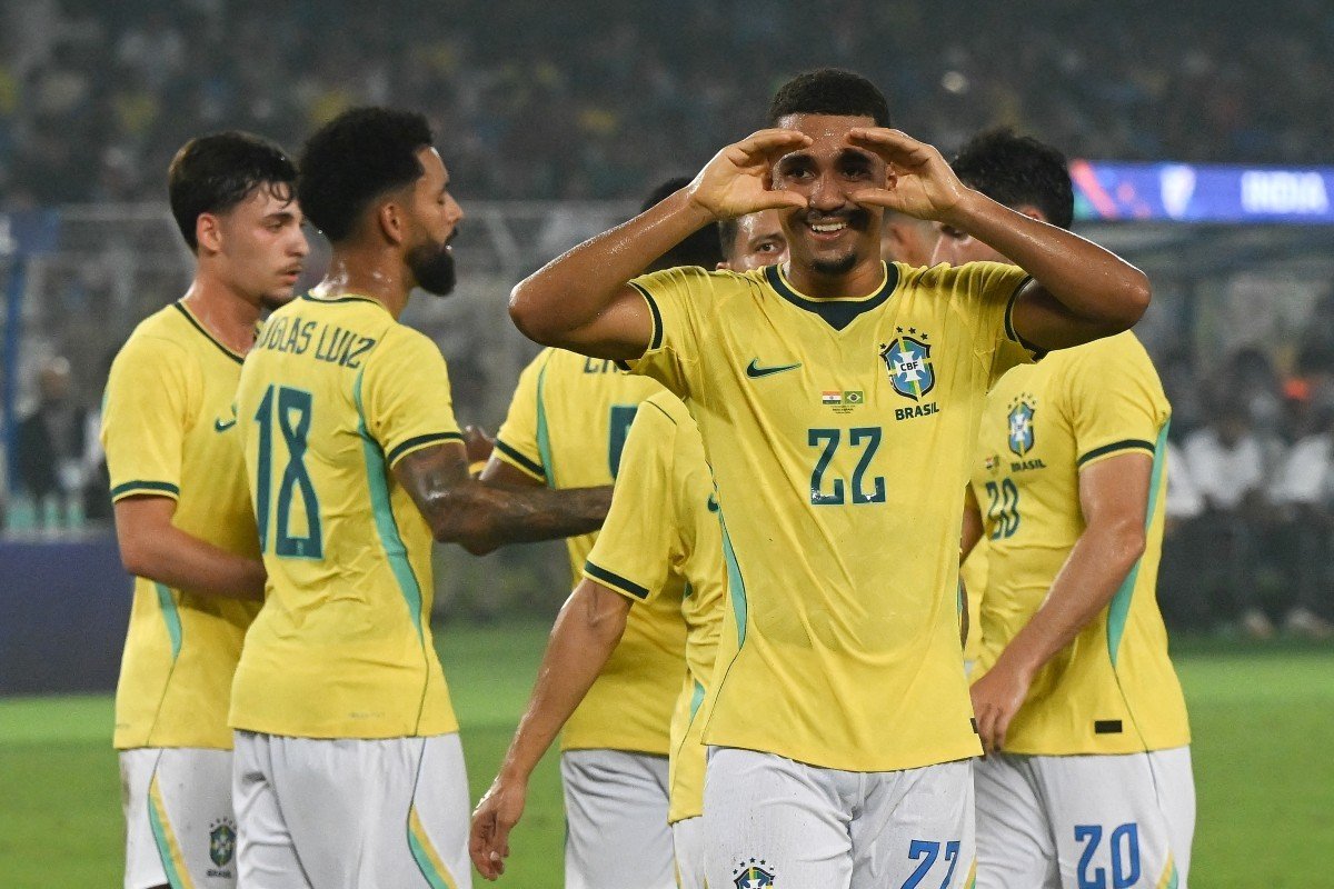 Samuel Lino explica pouca comemoração nos gols do Brasil e diz não temer concorrência