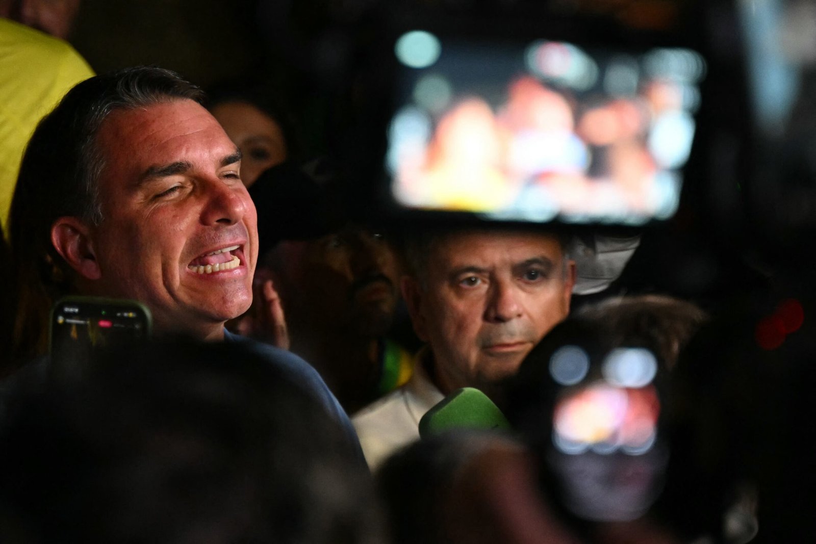 Liderança de Flávio Bolsonaro faz fundo de Ibovespa disparar quase 10% em Tóquio