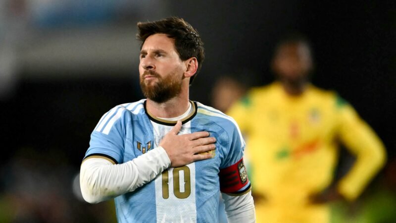 No adeus à Argentina, Messi encerra sua jornada do herói