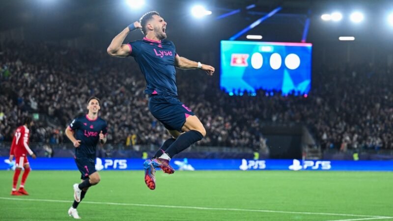 Olise é expulso, e Bayern leva empate no fim diante de zebra norueguesa