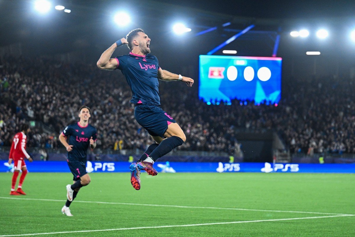 Olise é expulso, e Bayern leva empate no fim diante de zebra norueguesa