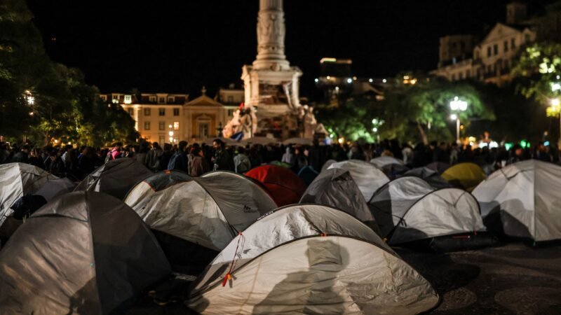 Polícia desmonta acampamento pelo direito à moradia em Lisboa e prende manifestantes