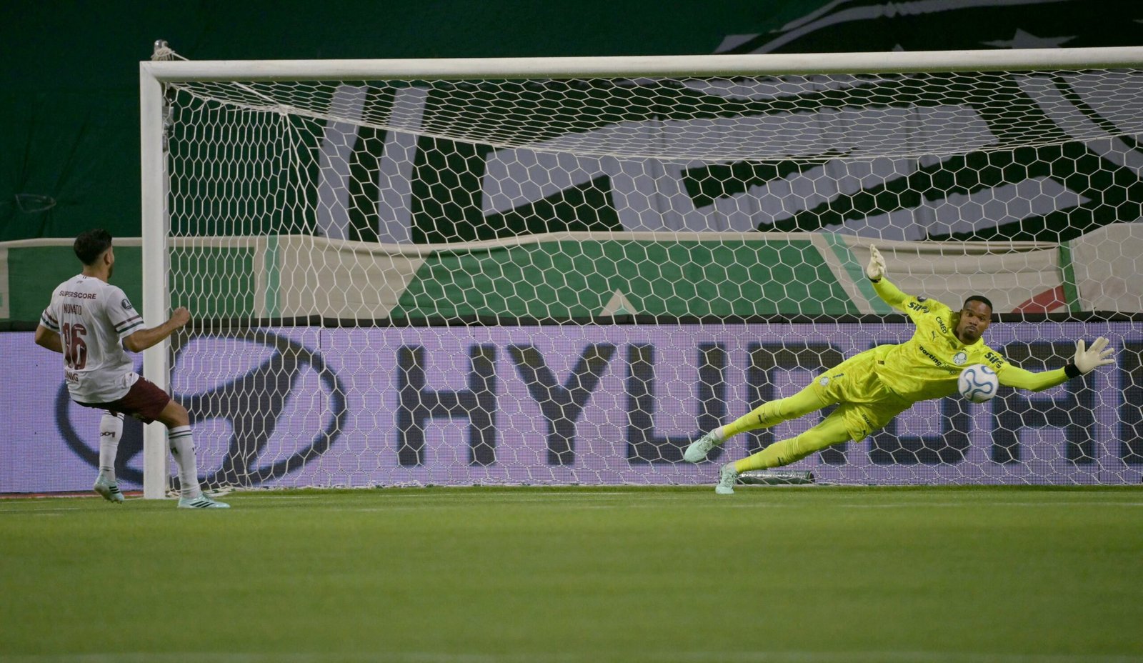 Quantos pênaltis Nonato bateu na carreira? Veja o retrospecto do jogador do Fluminense
