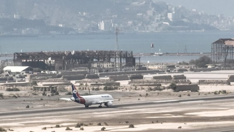 Houthis atacam aeroporto no sul do Iêmen e acusam Arábia Saudita de ataque que deixou 14 mortos