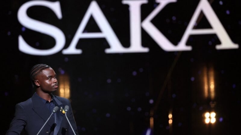 Bola de Ouro 2026: Bukayo Saka, atacante do Arsenal, vence o Prêmio Sócrates