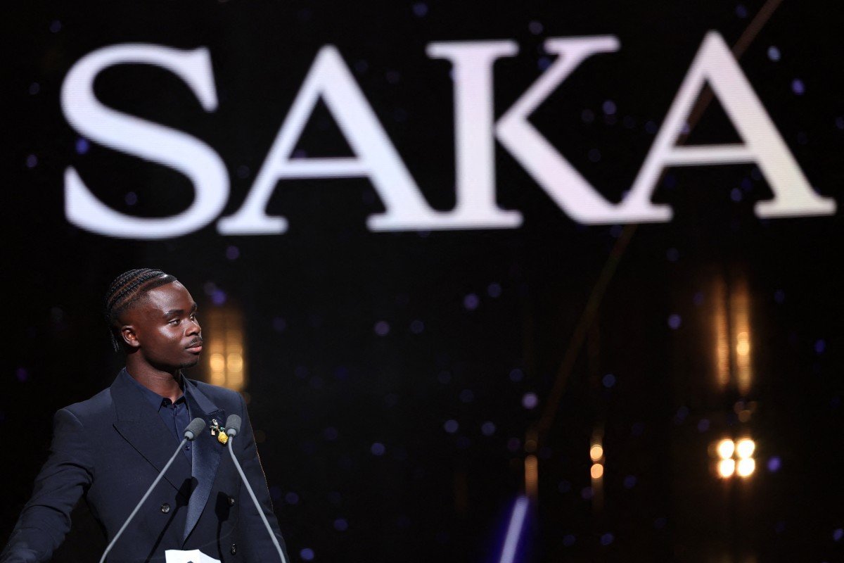 Bola de Ouro 2026: Bukayo Saka, atacante do Arsenal, vence o Prêmio Sócrates