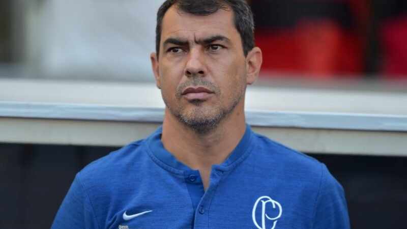 Corinthians faz sondagem ao técnico Fábio Carille