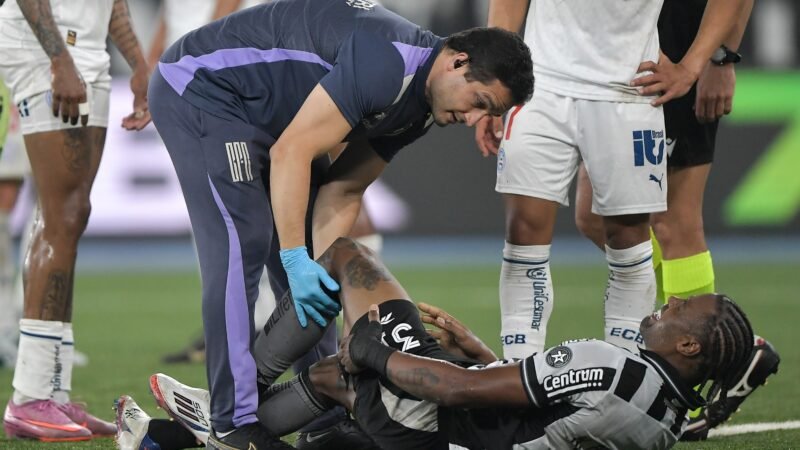 Kaio Pantaleão completa um ano lesionado e cumpre etapas para voltar ao Botafogo; veja cenário