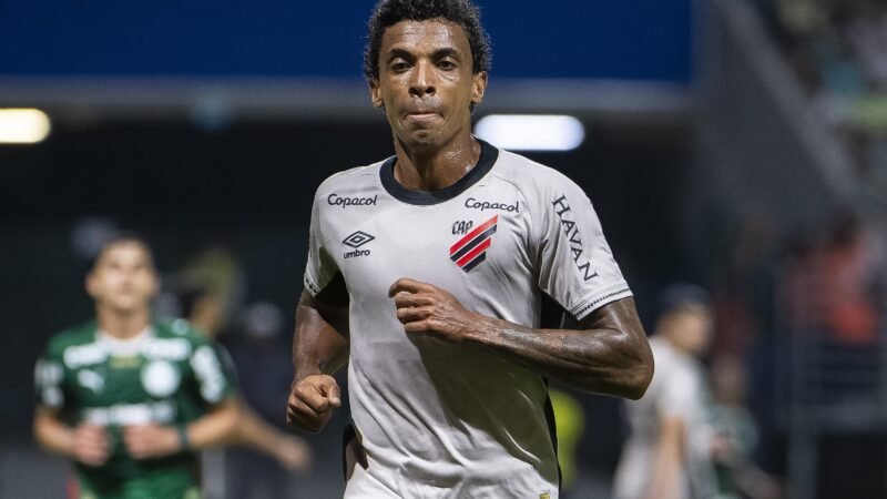 Luiz Gustavo revela conversa para renovar contrato com o Athletico
