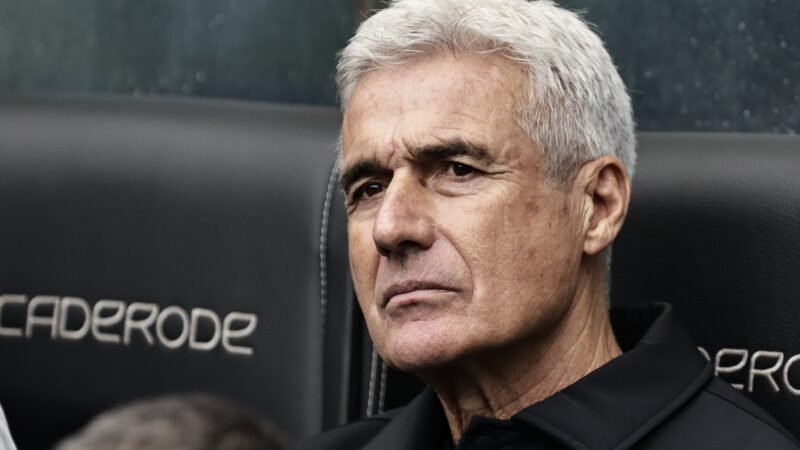 Ex-técnico do Grêmio, Luís Castro se esquiva de polêmica com Renato: “Clube precisa de paz”