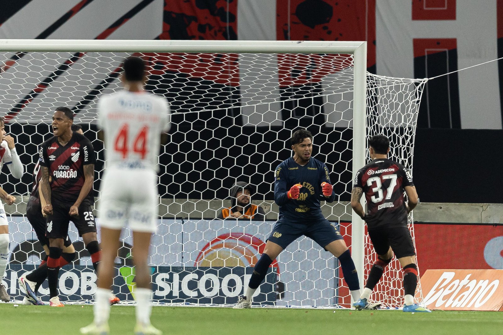 Cartola 2026: veja seis dicas pouco visadas para a defesa na rodada #29 do Brasileirão