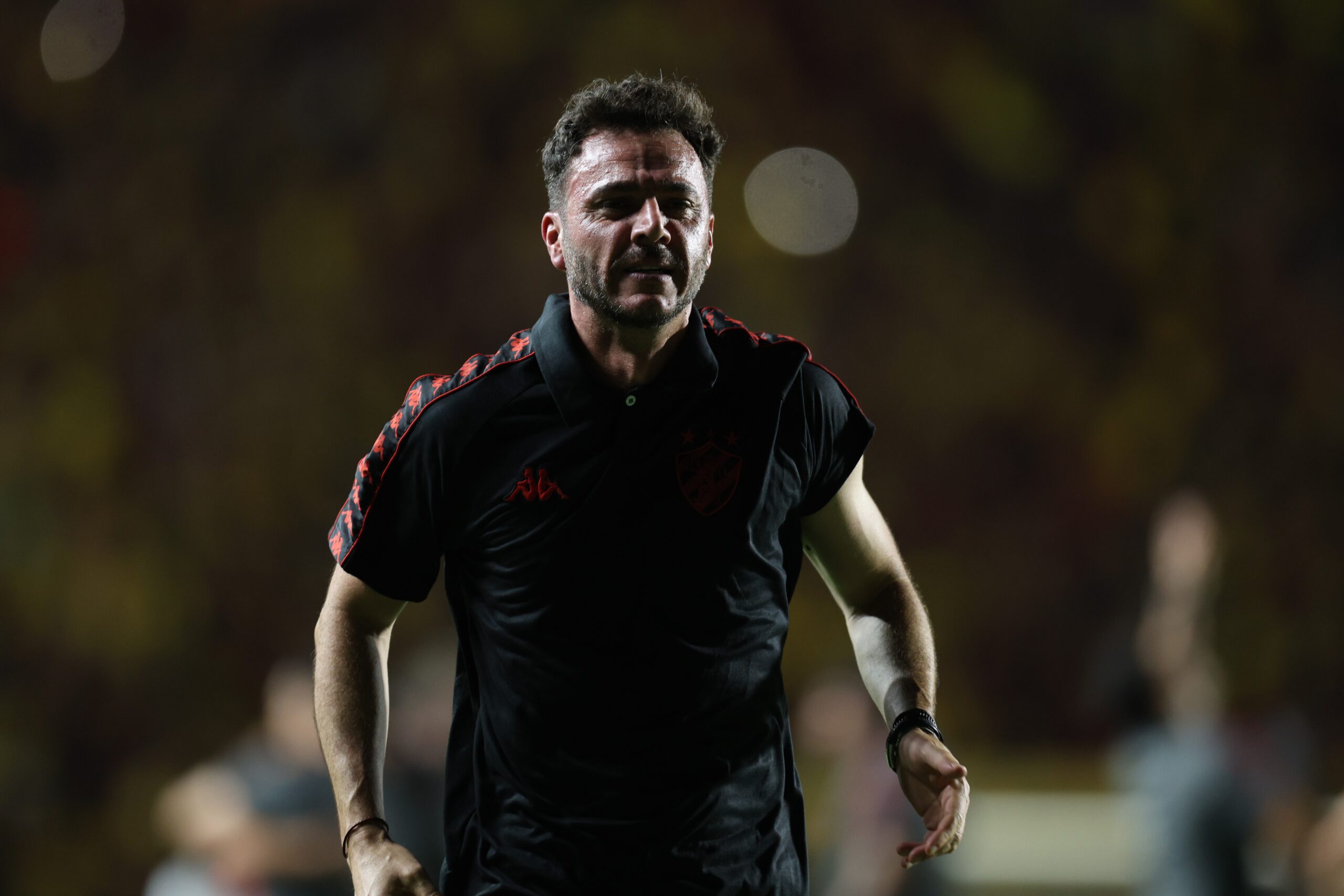 Soso destaca vitória sobre melhor visitante da Série B e competição interna no elenco do Sport