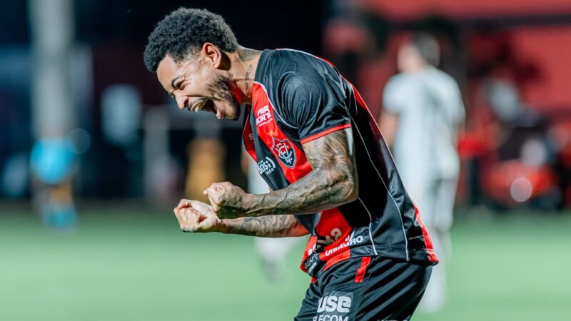 Matheuzinho exalta retomada da confiança no Vitória em temporada com mais gols da carreira
