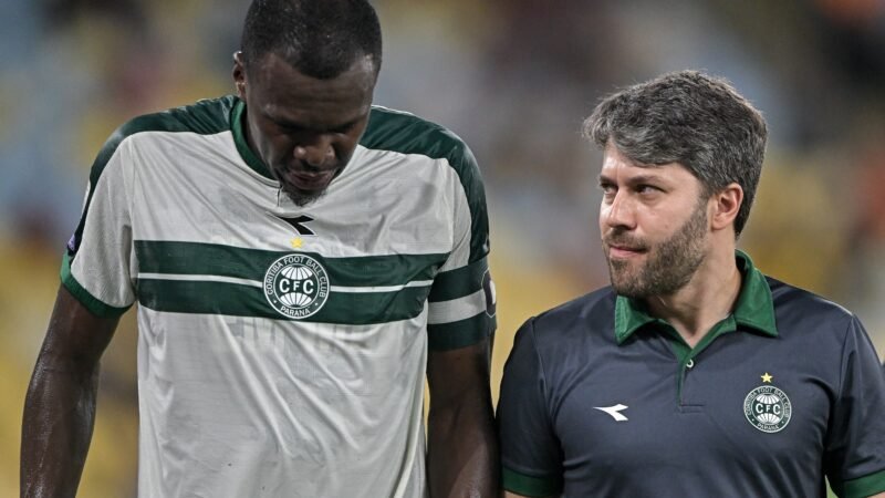Fluminense x Coritiba: Jacy sente dores na coxa e é substituído no primeiro tempo; veja o lance