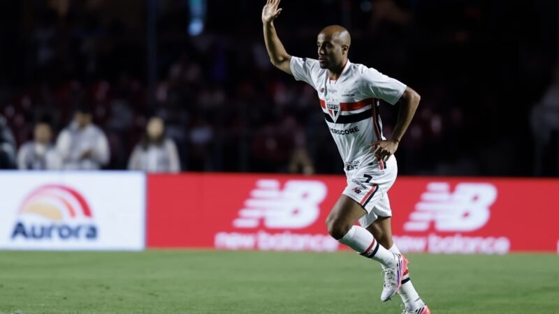 Lucas volta depois de cinco meses e chora em vitória do São Paulo: “Como se fosse o primeiro jogo”