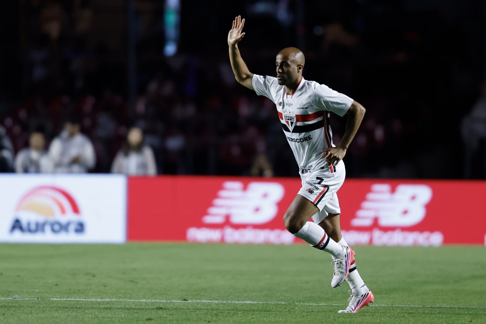 Lucas volta depois de cinco meses e chora em vitória do São Paulo: “Como se fosse o primeiro jogo”