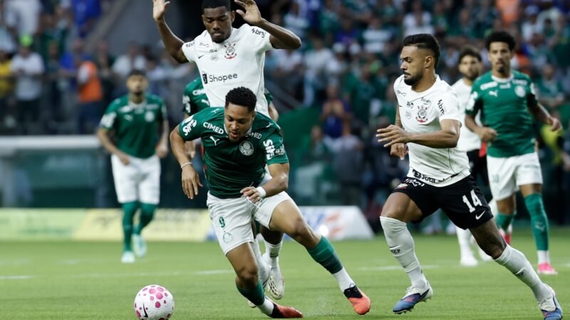 Vitor Roque vira preocupação no Palmeiras em temporada marcada por problemas físicos
